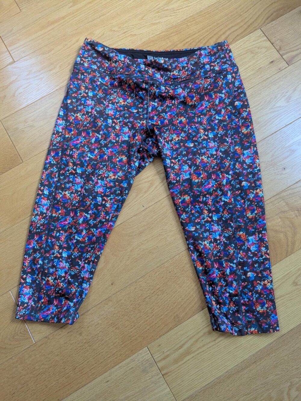 LulaRoe Capri Athletic Legging Size L